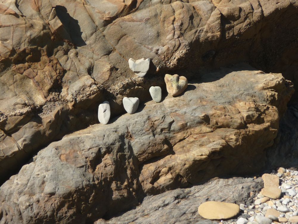 P1090384 Heart Rocks